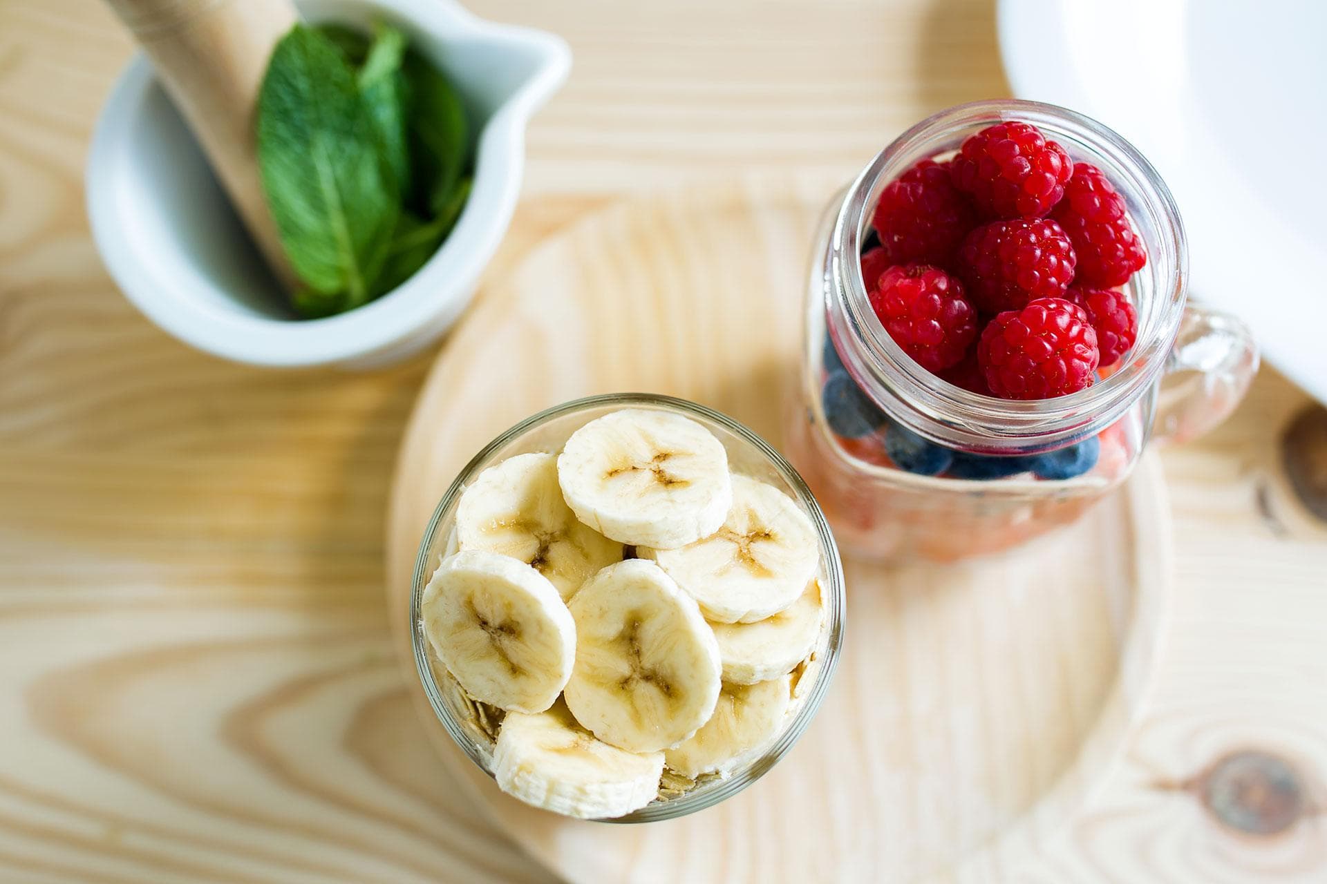 SMOOTHIE SA BOBIČASTIM VOĆEM I BANANOM