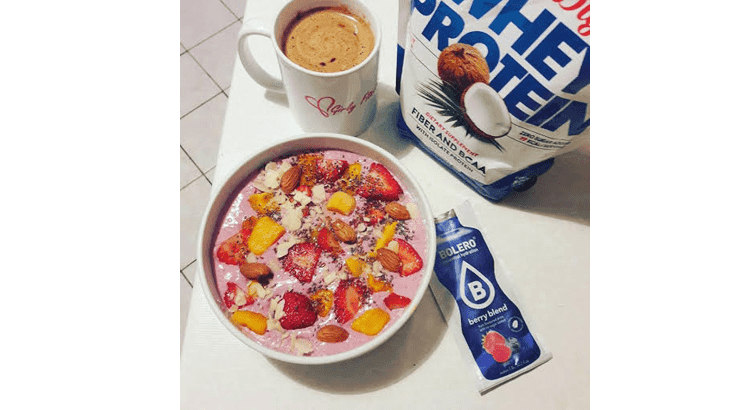 Visoko proteinski Acai Bowl s voćem